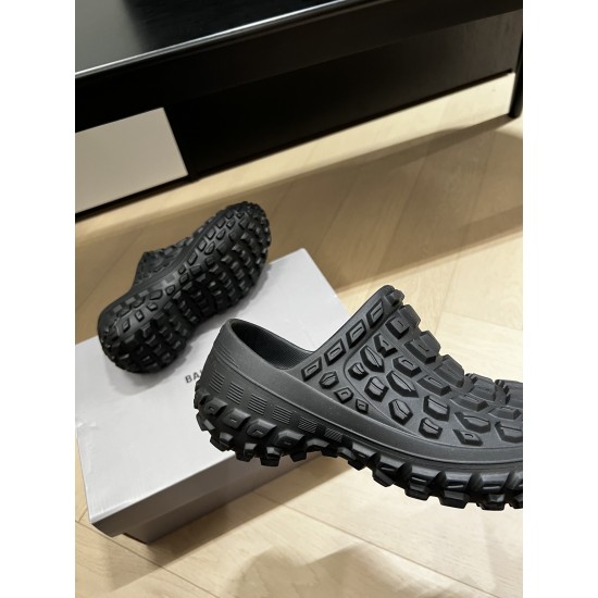 Ba1en*iaga Slippers BBS-025