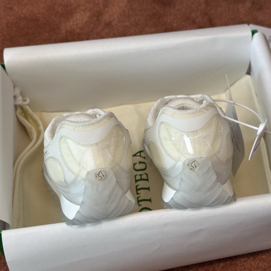 B0T*EGA VENE*A SNEAKERS BV039