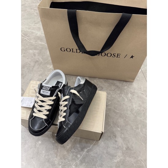 GOLDEN GOOSE SNEAKERS GO030