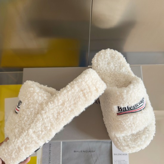 Ba1en*iaga Slippers BBS-022