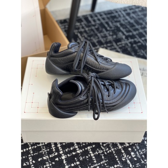 Mcqv*en sneakers - MC059