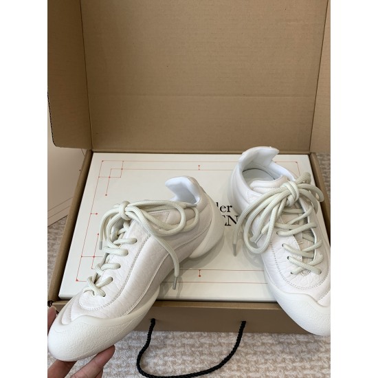 Mcqv*en sneakers - MC058