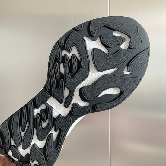 Mcqv*en sneakers - MC052