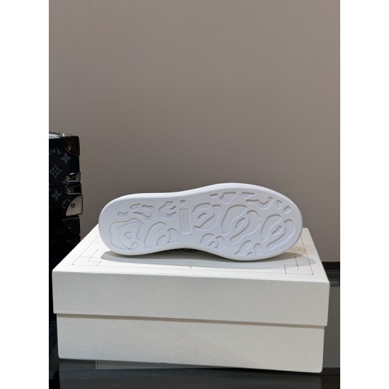 Mcqv*en sneakers - MC033