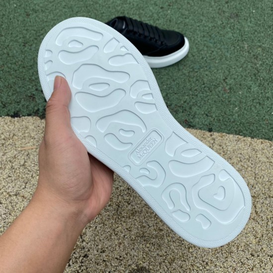 Mcqv*en sneakers - MC005