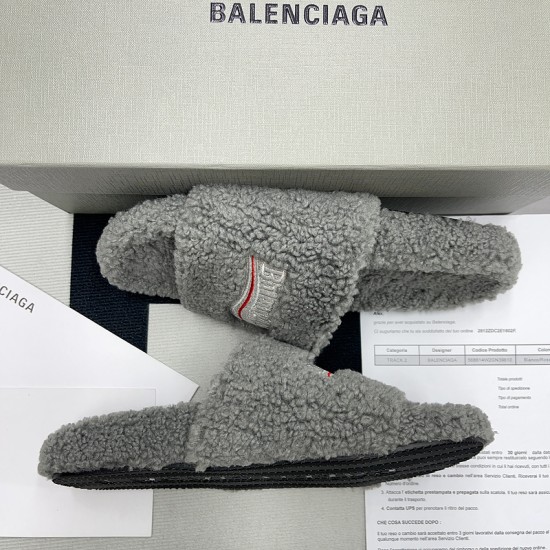 Ba1en*iaga Slippers BBS-002