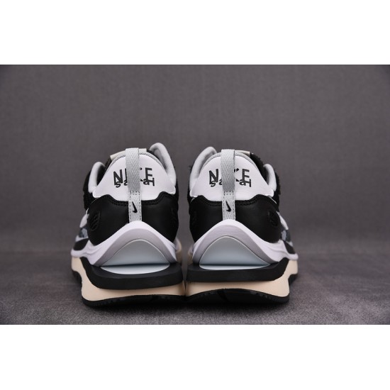 Nike Vaporwaffle sacai Black White Men